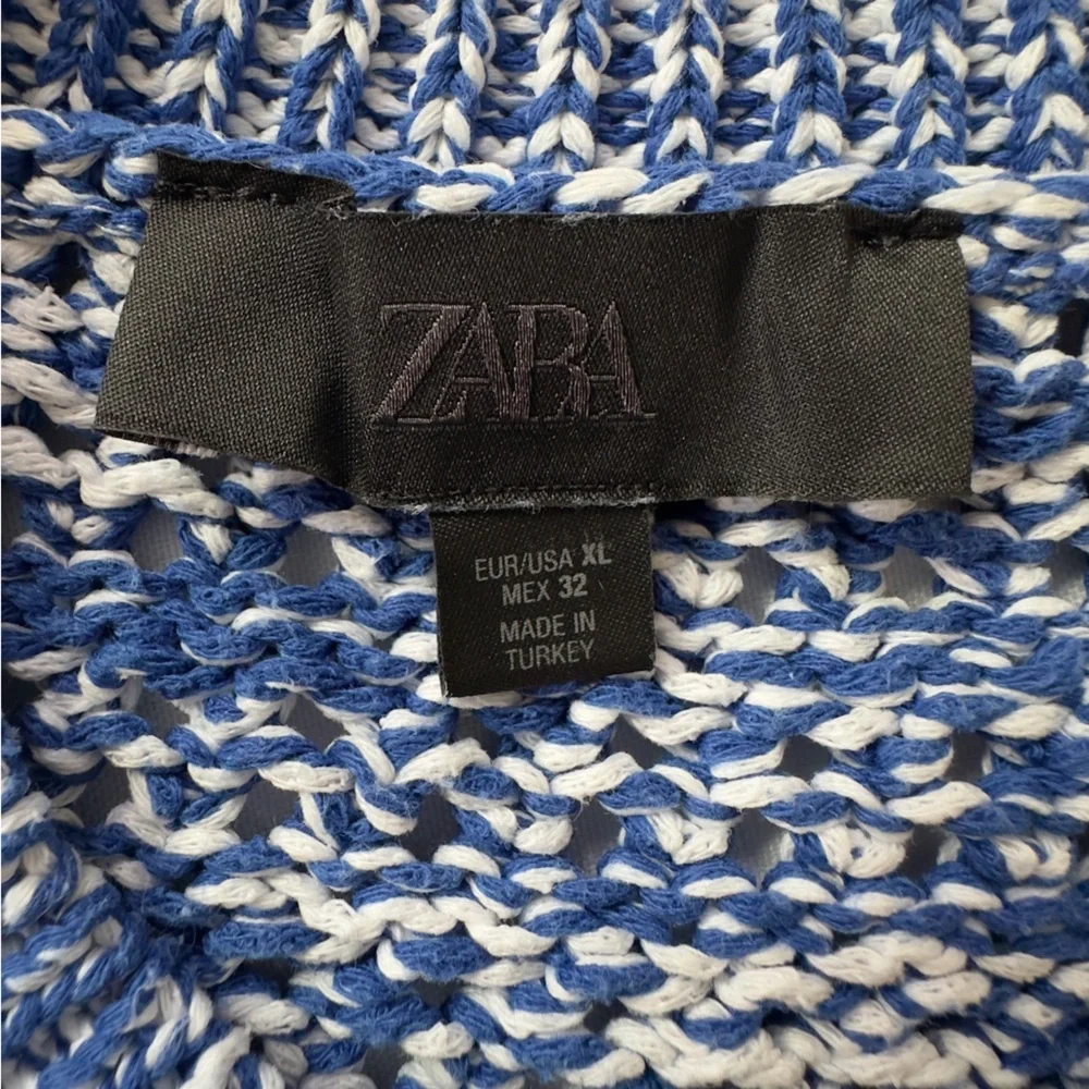 Zara Round neck cardigan below-the-elbow sleeves, front pockets, front buttons